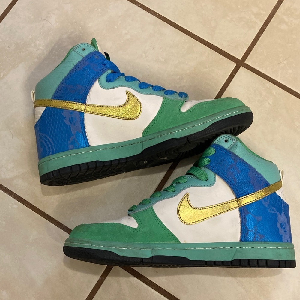 Nike Shoes - Picture 10 of 12